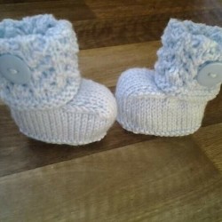 Blue baby boys hand knitted booties 0-3 Months