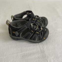 Toddler Boys Black Keen Newport H2 Sz. 5 Sandal Shoe