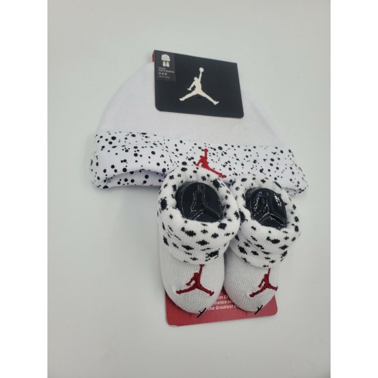 Nike Baby Booties & Cap Gift, 0-6 Months Multi Color, Boys Girls Infant Hat L33