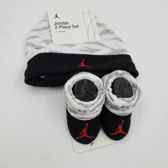 Nike Baby Booties & Cap Gift, 0-6 Months Multi Color, Boys Girls Infant Hat L33