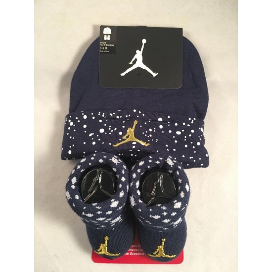 Nike Baby Booties & Cap Gift, 0-6 Months Multi Color, Boys Girls Infant Hat L33